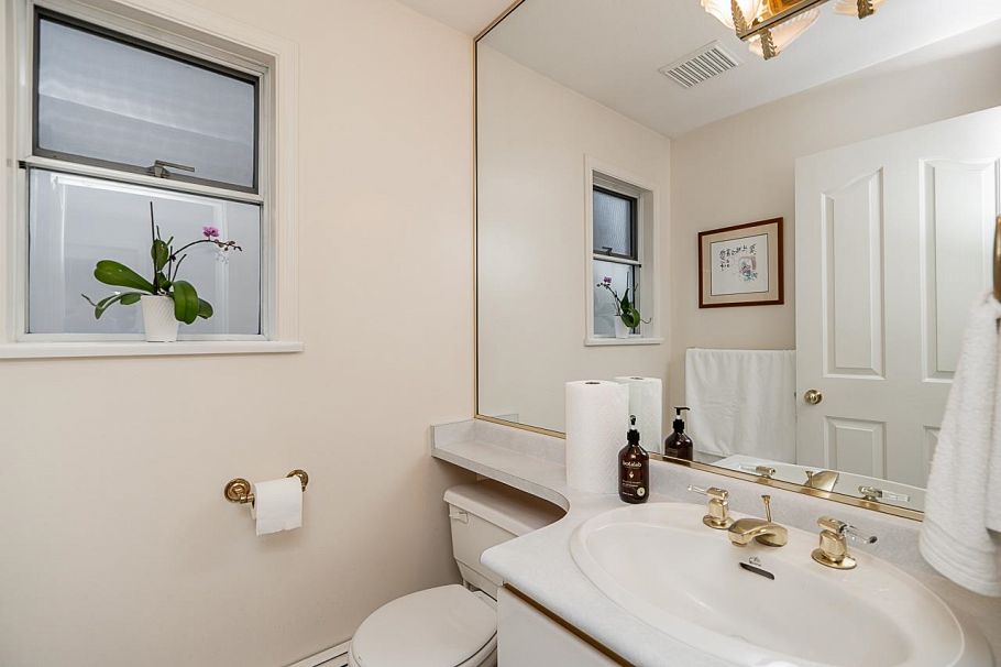 2133 W 49th Avenue Vancouver, BC - 14