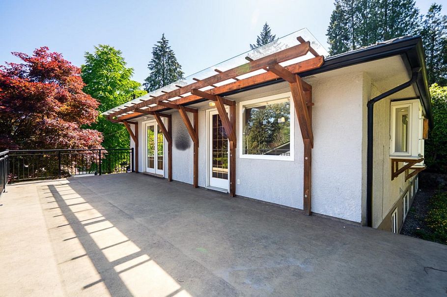 1358 E 14th Street North Vancouver, BC - 11