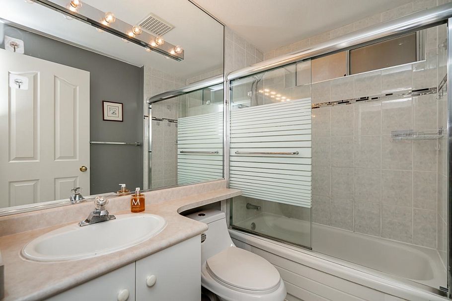 2133 W 49th Avenue Vancouver, BC - 28