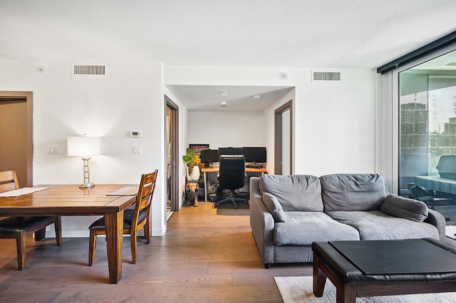 1221 68 Smithe Street Vancouver, BC - 3