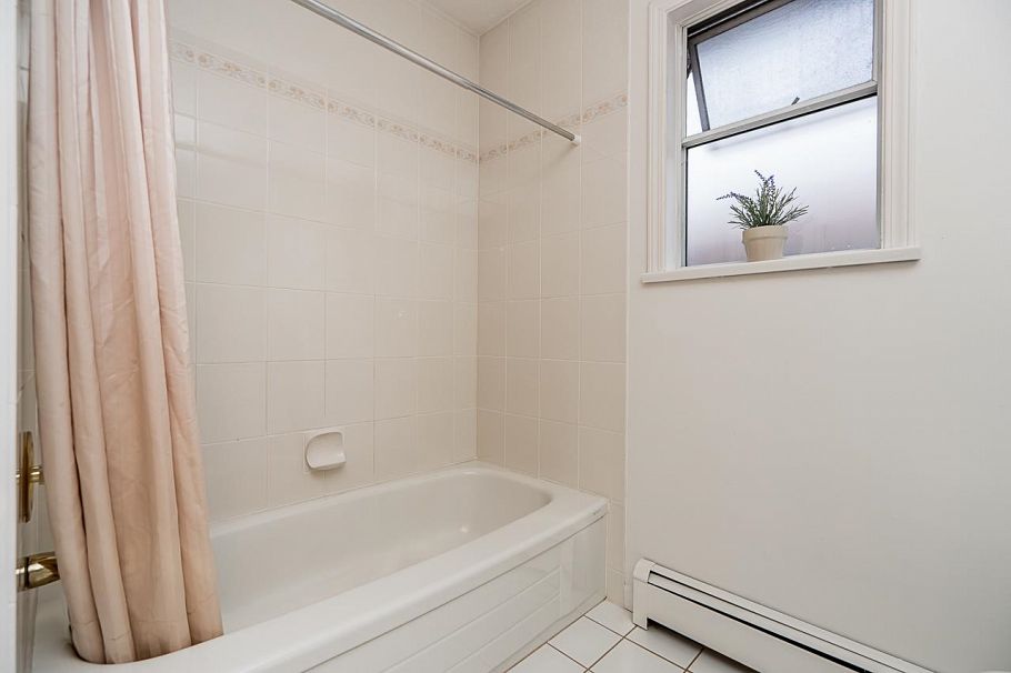 2133 W 49th Avenue Vancouver, BC - 24