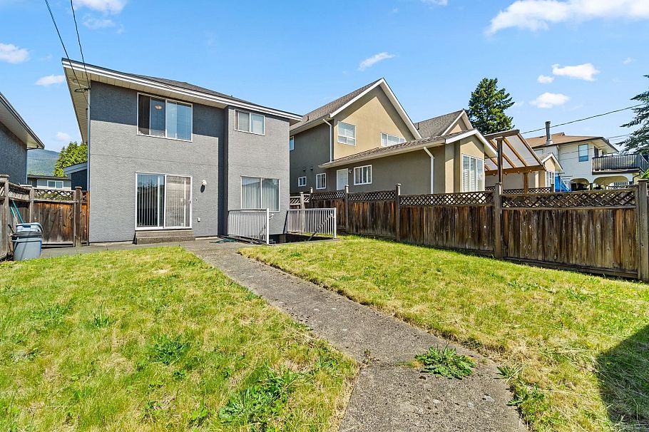 229 E 20th Street North Vancouver, BC - 10