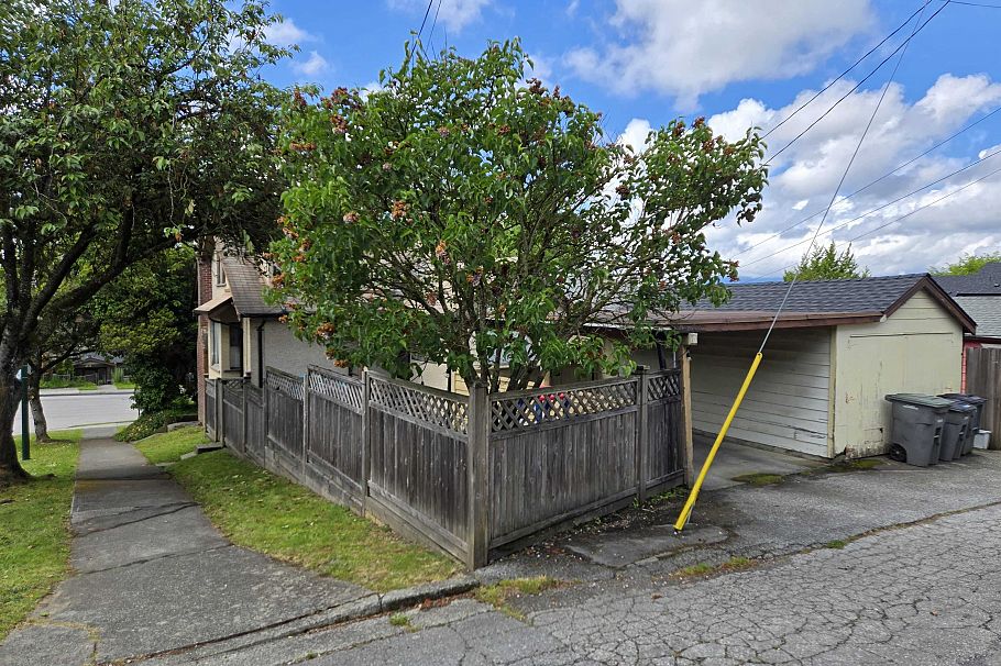 4390 Nanaimo Street Vancouver, BC - 5