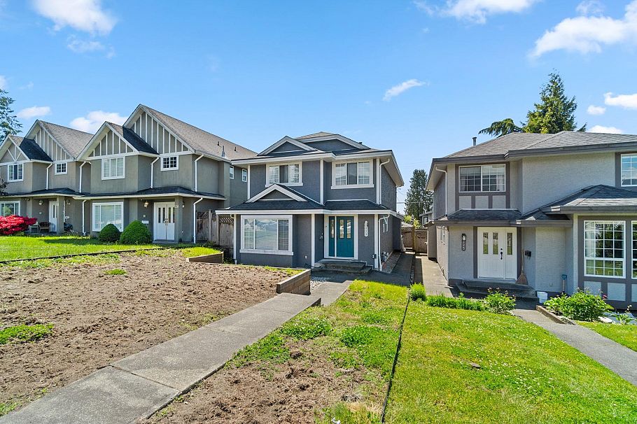 229 E 20th Street North Vancouver, BC - 2