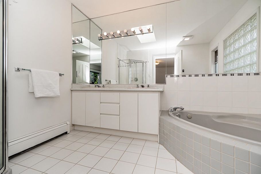 2133 W 49th Avenue Vancouver, BC - 17