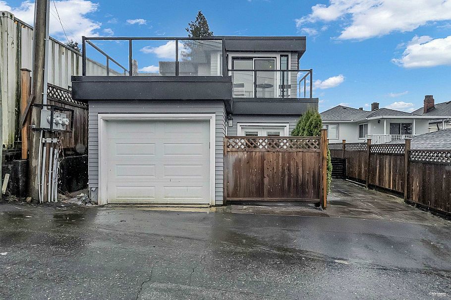 3429 Dundas Street Vancouver, BC - 3