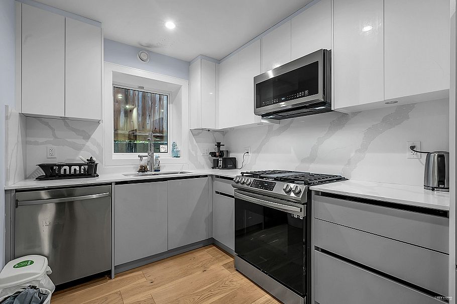 3429 Dundas Street Vancouver, BC - 14