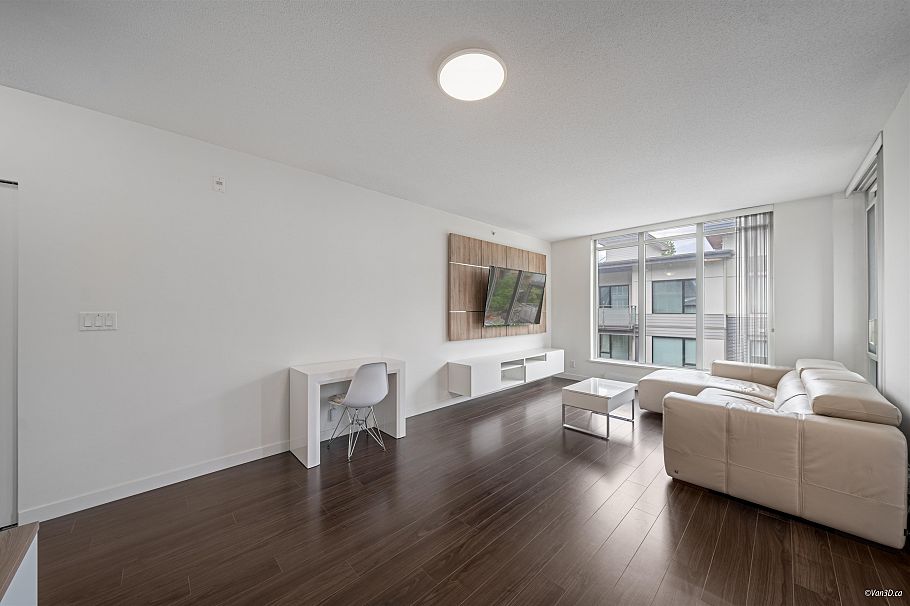 402 3162 Riverwalk Avenue Vancouver, BC - 2