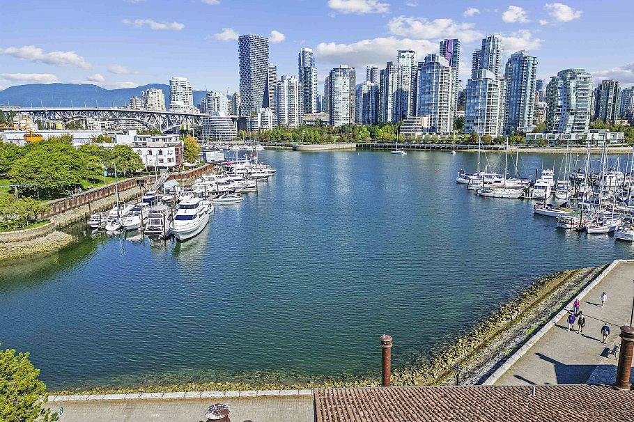 1130 Ironwork Passage Vancouver, BC - 1