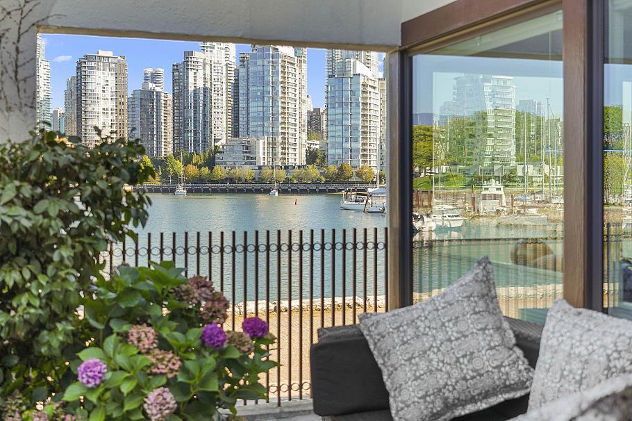 1130 Ironwork Passage Vancouver, BC - 8