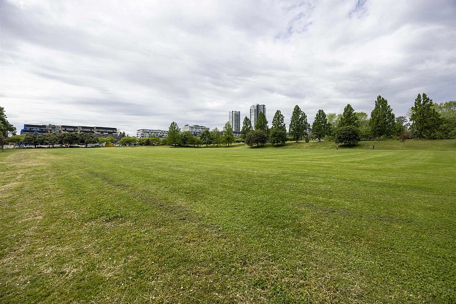 356 W 62nd Avenue Vancouver, BC - 2