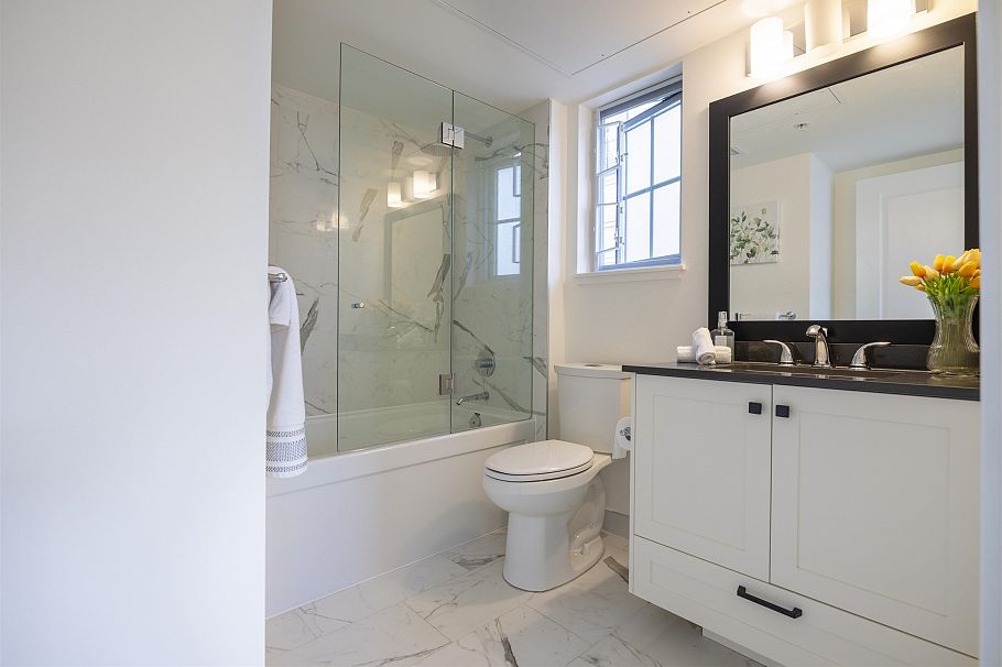 356 W 62nd Avenue Vancouver, BC - 18