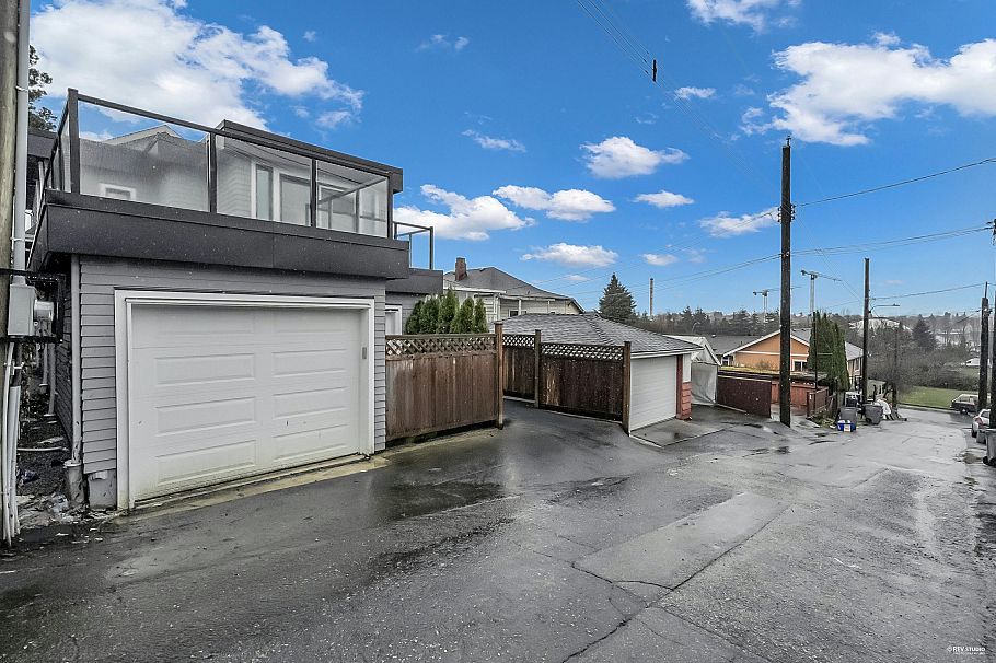 3429 Dundas Street Vancouver, BC - 1