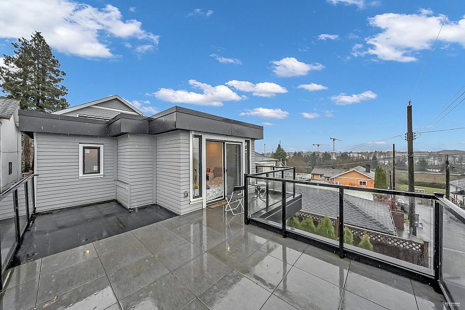 3429 Dundas Street Vancouver, BC - 4