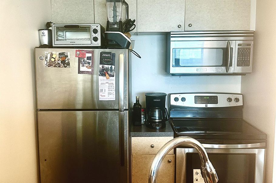 806 1188 Howe Street Vancouver, BC - 11