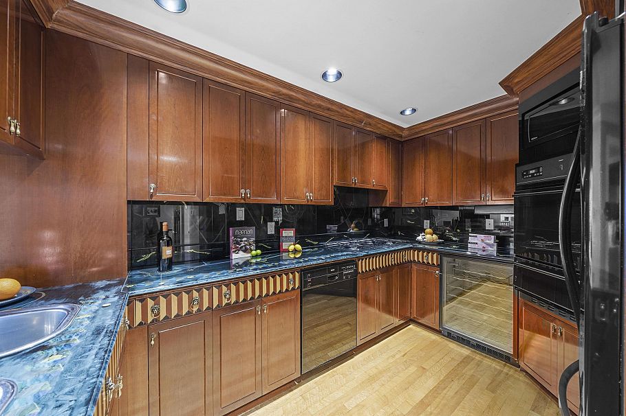 1130 Ironwork Passage Vancouver, BC - 18