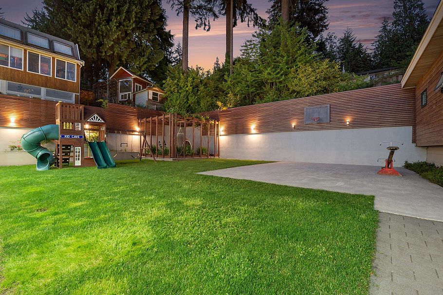 3980 Norwood Avenue North Vancouver, BC - 39