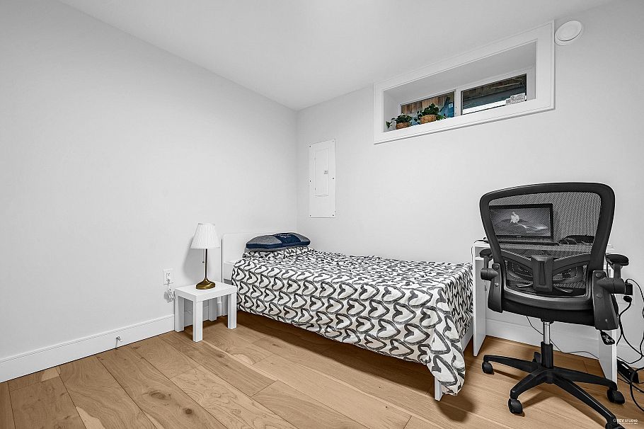 3433 Dundas Street Vancouver, BC - 7