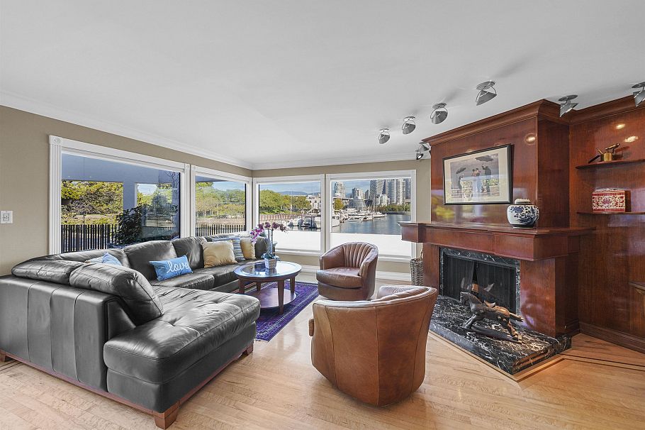 1130 Ironwork Passage Vancouver, BC - 12