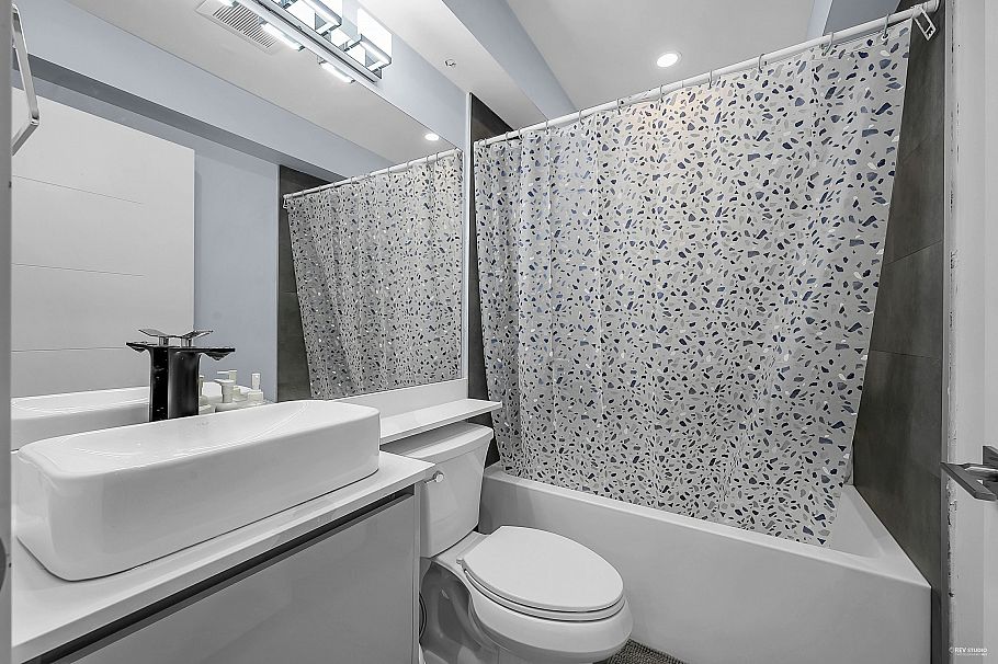 3429 Dundas Street Vancouver, BC - 21