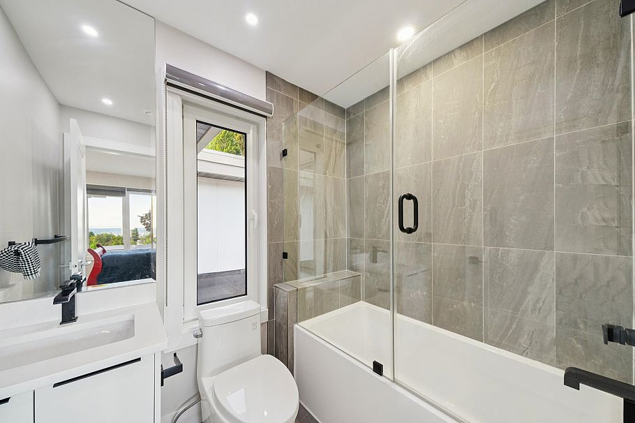 3980 Norwood Avenue North Vancouver, BC - 32