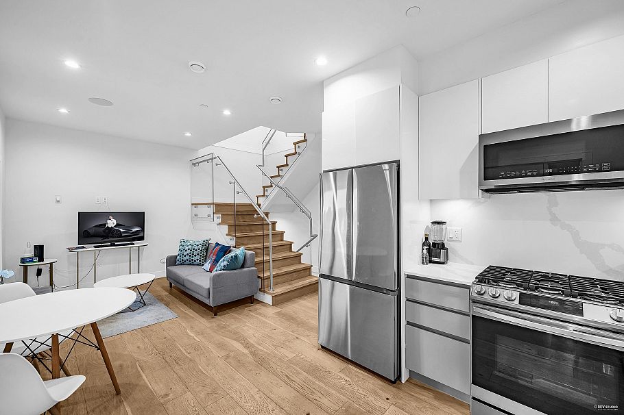 3433 Dundas Street Vancouver, BC - 20