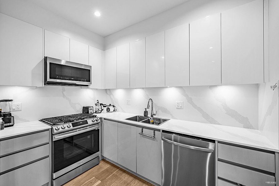 3433 Dundas Street Vancouver, BC - 18