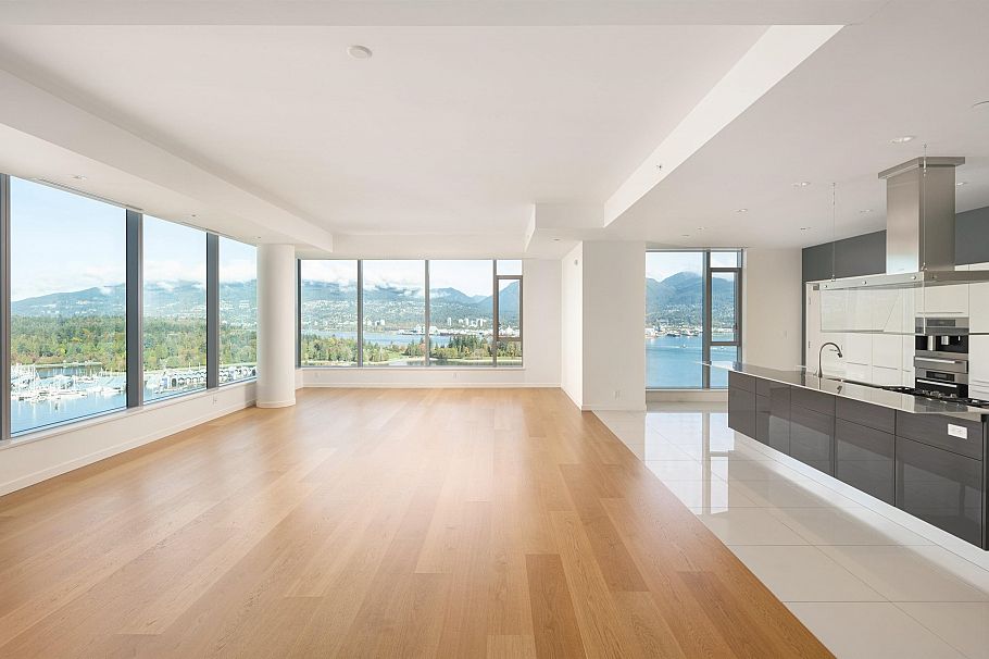 2601 277 Thurlow Street Vancouver, BC - 1