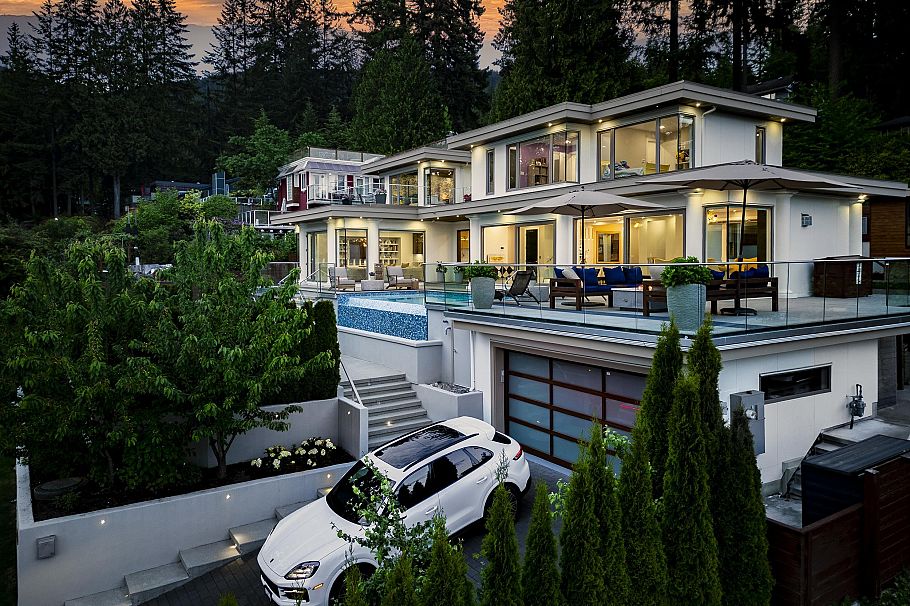 3980 Norwood Avenue North Vancouver, BC - 2