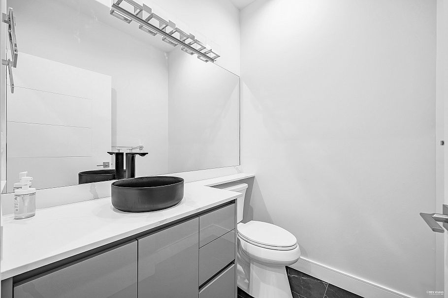 3433 Dundas Street Vancouver, BC - 16