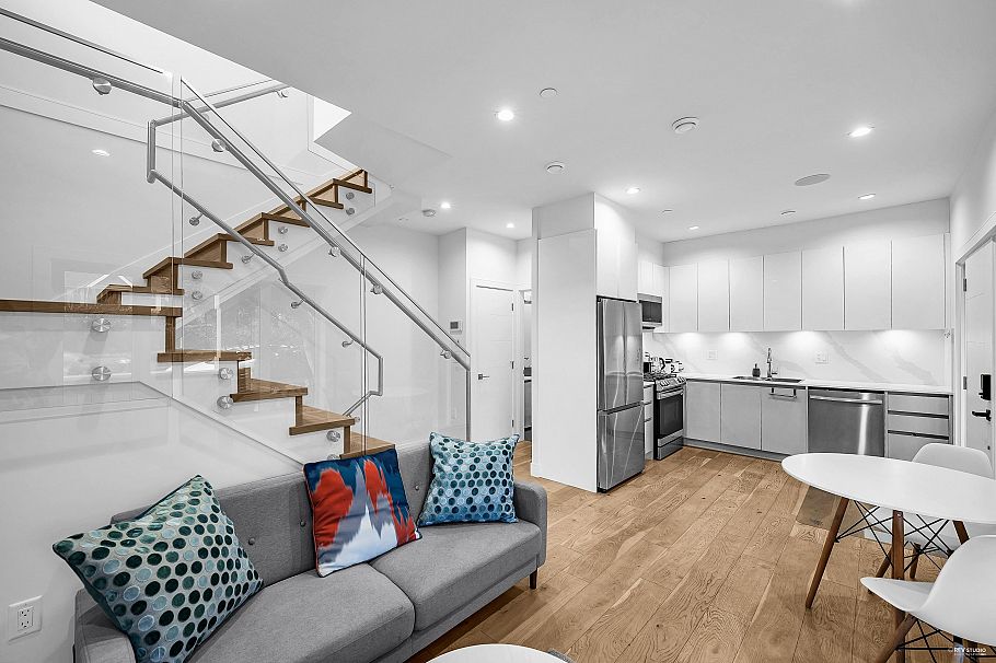 3433 Dundas Street Vancouver, BC - 22