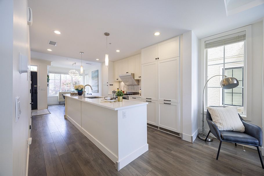 356 W 62nd Avenue Vancouver, BC - 11