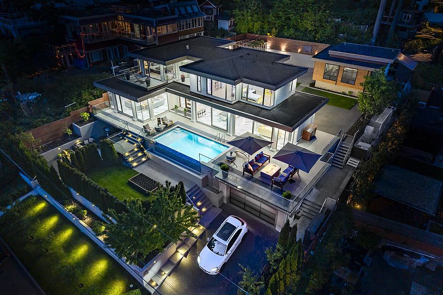 3980 Norwood Avenue North Vancouver, BC - 1