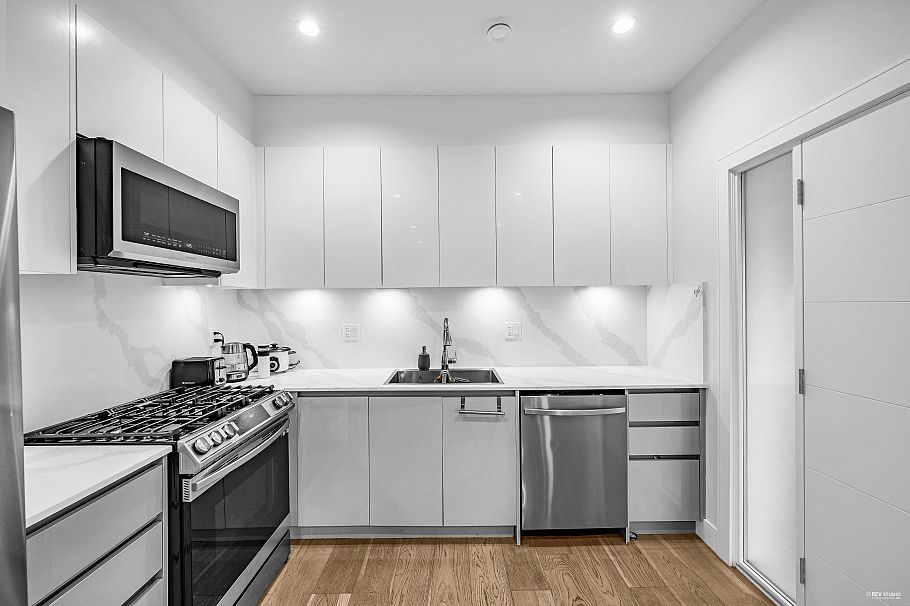 3433 Dundas Street Vancouver, BC - 17