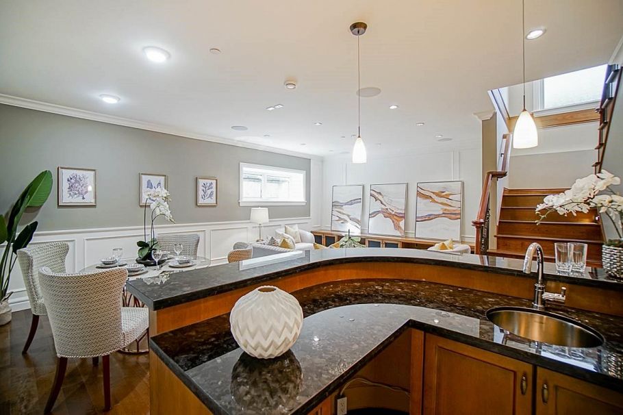 3759 W 31st Avenue Vancouver, BC - 31