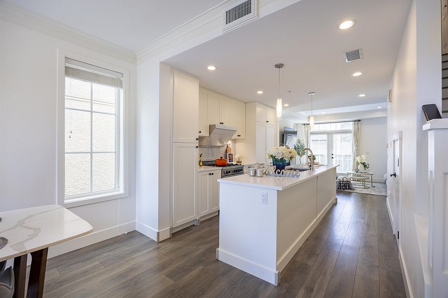 356 W 62nd Avenue Vancouver, BC - 10