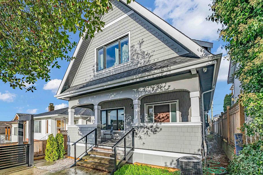 3433 Dundas Street Vancouver, BC - 1