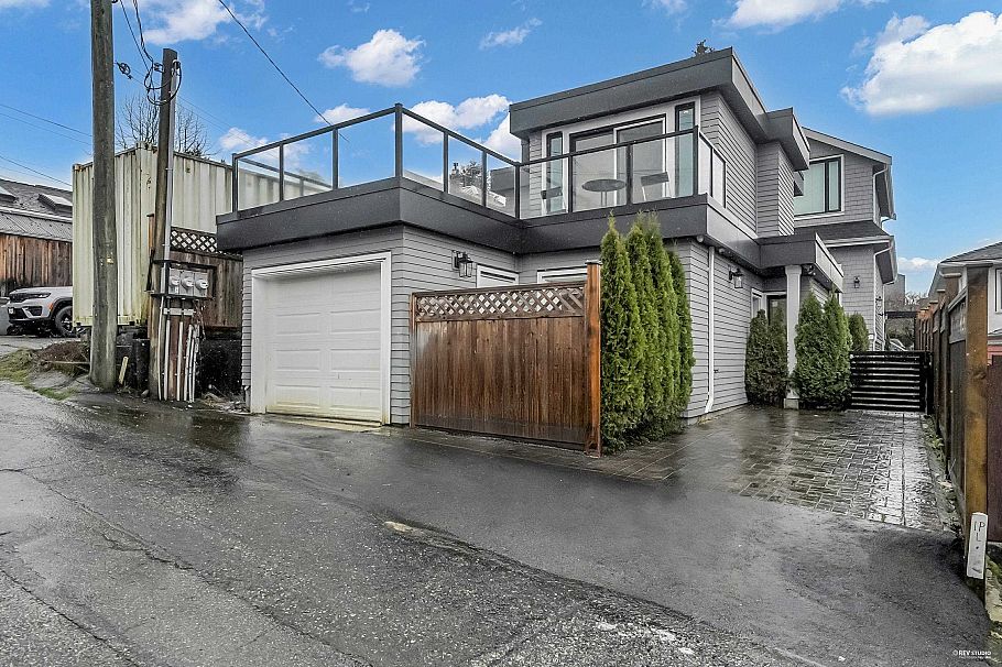3429 Dundas Street Vancouver, BC - 2