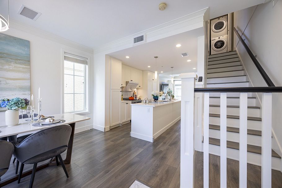 356 W 62nd Avenue Vancouver, BC - 9