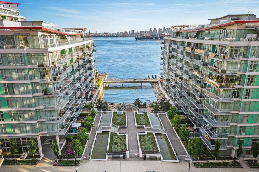 305 185 Victory Ship Way North Vancouver, BC - 25