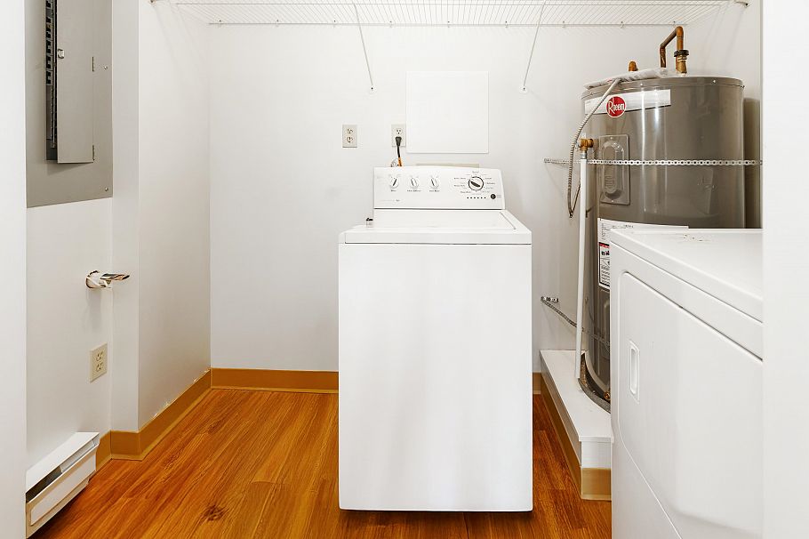 402 1845 Robson Street Vancouver, BC - 13