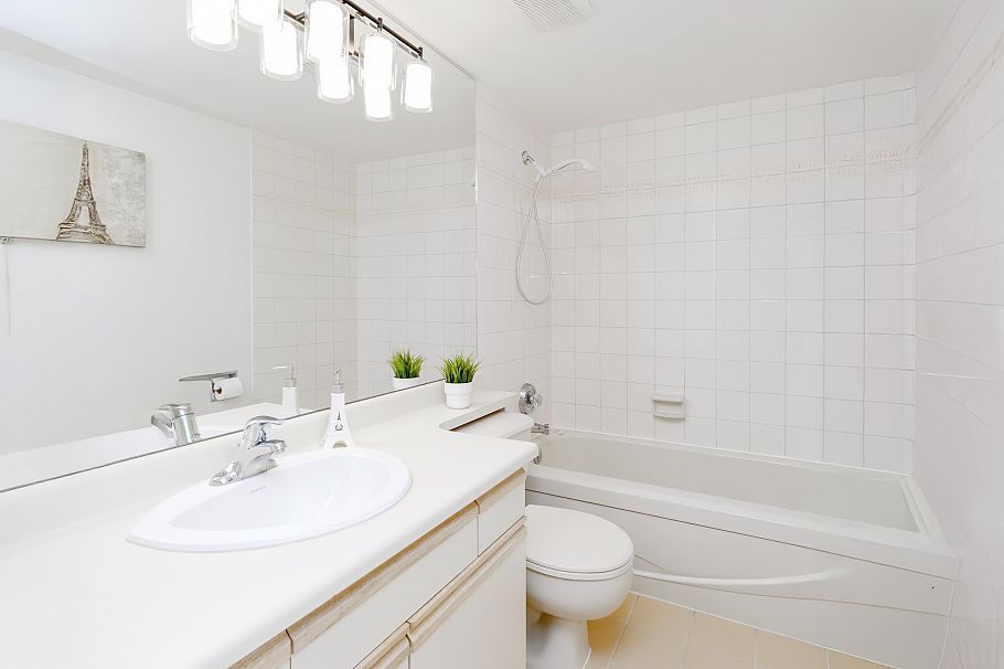 402 1845 Robson Street Vancouver, BC - 9