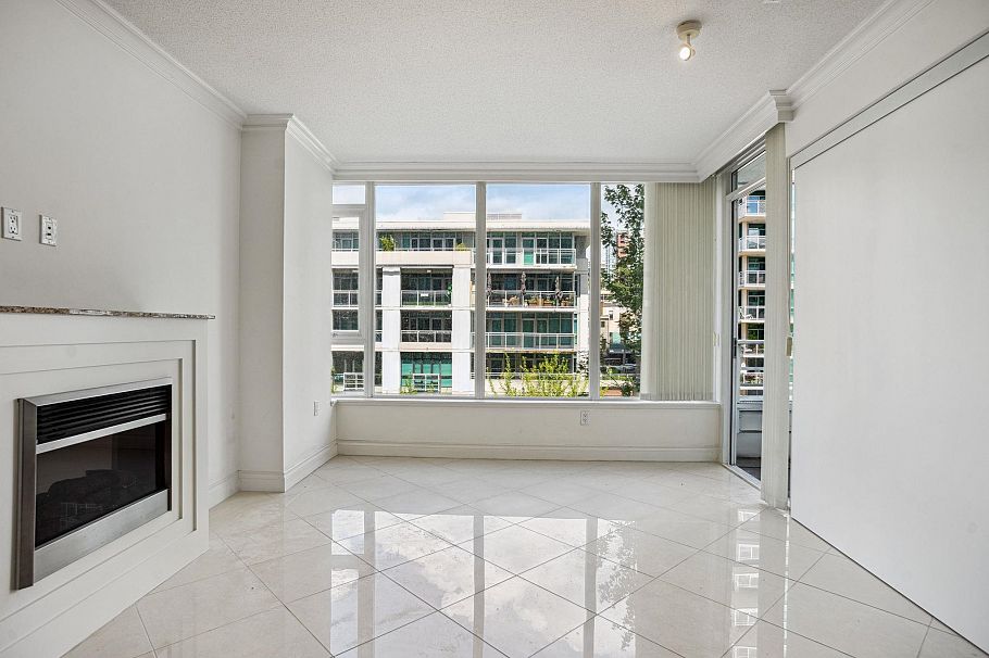408 133 E Esplanade Avenue North Vancouver, BC - 2