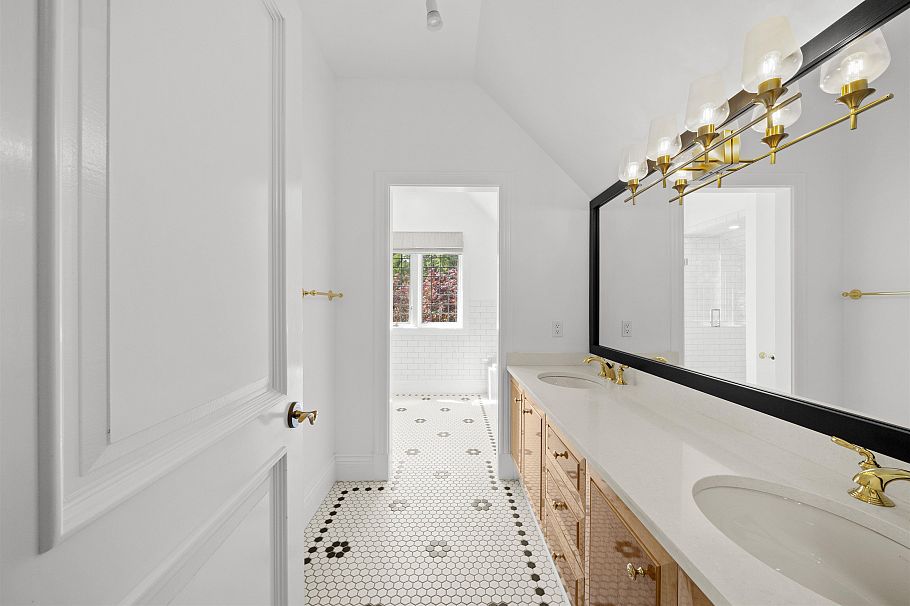 1323 The Crescent Crescent Vancouver, BC - 9