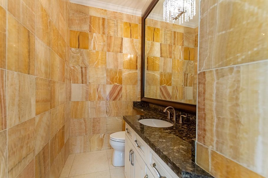 1369 W 55th Avenue Vancouver, BC - 5