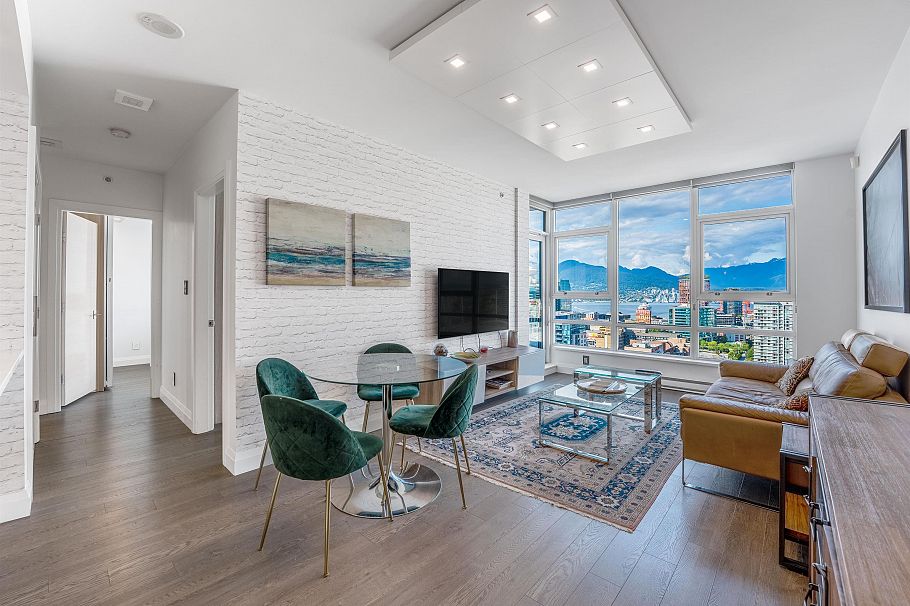 3705 928 Beatty Street Vancouver, BC - 2