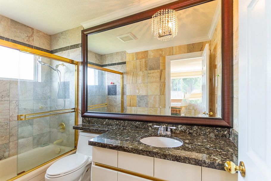 1369 W 55th Avenue Vancouver, BC - 13