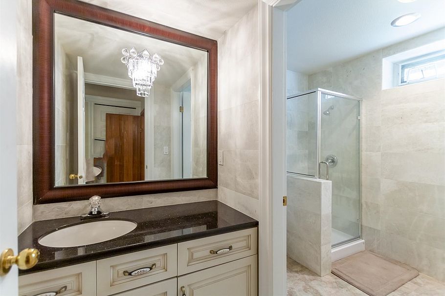 1369 W 55th Avenue Vancouver, BC - 19