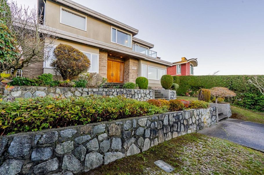 4723 Puget Drive Vancouver, BC - 2