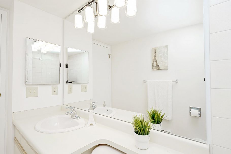 402 1845 Robson Street Vancouver, BC - 11